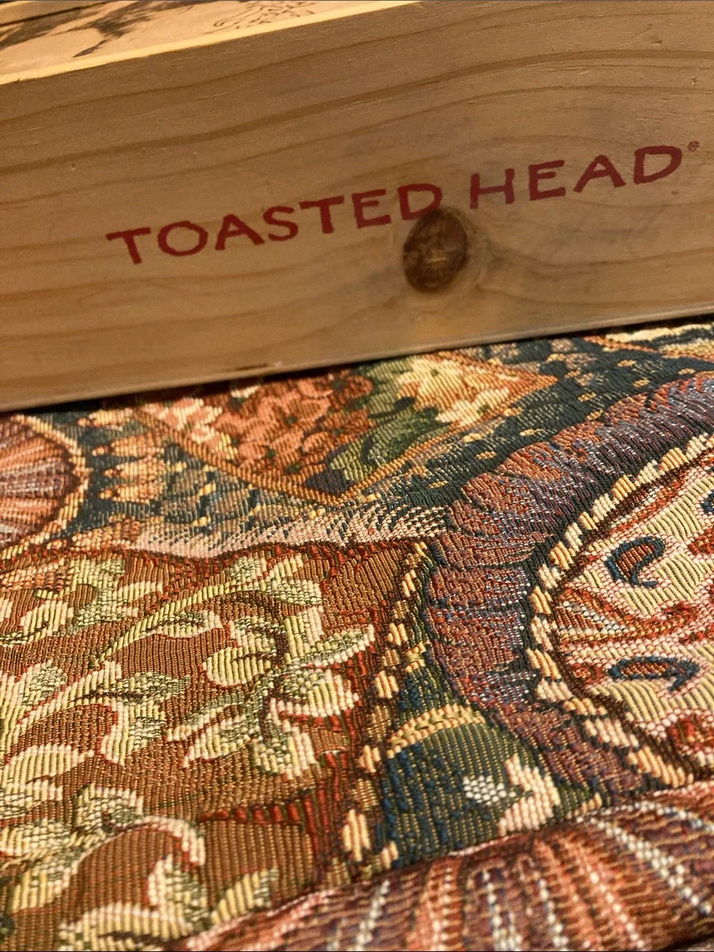 TOASTED HEAD WINE BOX.